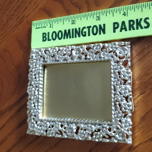 VINTAGE Filigree Frame, 3x4, Gold, Stand,EUC - Picture 8 of 9